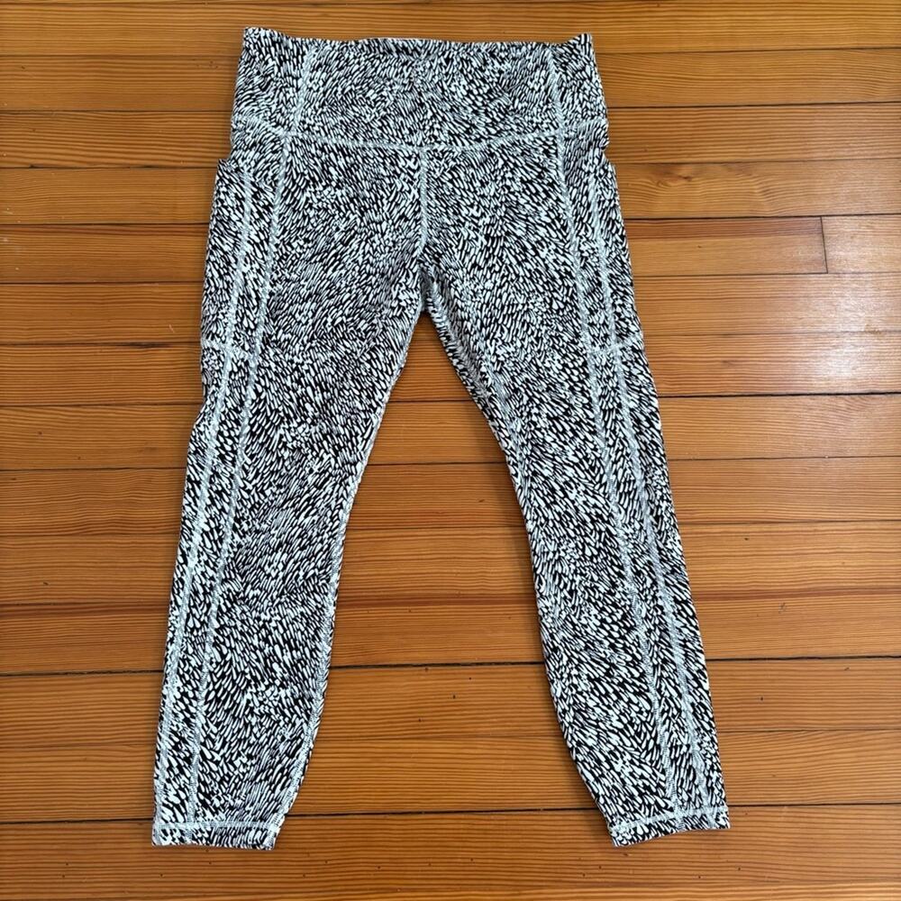 Athleta Ultimate Stash II Textured 7/8 Leggings SZ L Black White Activewear - Picture 5 of 10